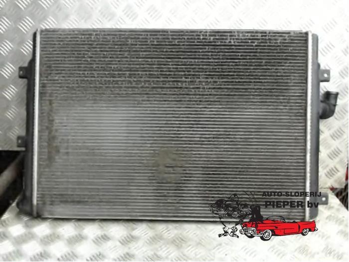 Gebruikte Radiateur Volkswagen Passat Variant 4Motion (3C5) 2.0 TDI 16V 170 Prijs € 52,50 Margeregeling aangeboden door Autosloperij Pieper BV