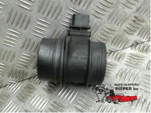 Gebruikte Luchtmassameter Volkswagen Passat Variant 4Motion (3C5) 2.0 TDI 16V 170 Prijs € 52,50 Margeregeling aangeboden door Autosloperij Pieper BV