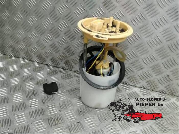 Gebruikte Tank element Pomp Volkswagen Passat Variant 4Motion (3C5) 2.0 TDI 16V 170 Prijs € 68,25 Margeregeling aangeboden door Autosloperij Pieper BV
