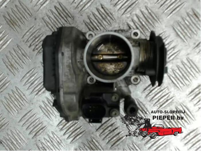 Gebruikte Gasklephuis Volkswagen Polo III (6N1) 1.4i 60 Prijs € 351,75 Margeregeling aangeboden door Autosloperij Pieper BV