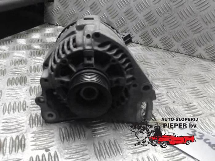 Gebruikte Dynamo Volkswagen Polo III (6N1) 1.4i 60 Prijs € 36,75 Margeregeling aangeboden door Autosloperij Pieper BV