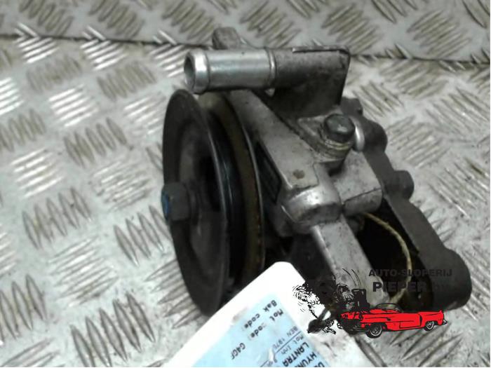 Gebruikte Pomp Servo Hyundai Lantra/Elantra II 2.0i GLS 16V Prijs € 47,25 Margeregeling aangeboden door Autosloperij Pieper BV