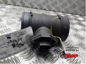 Gebruikte Luchtmassameter Opel Vectra B (36) 2.5 V6 24V Prijs € 42,00 Margeregeling aangeboden door Autosloperij Pieper BV