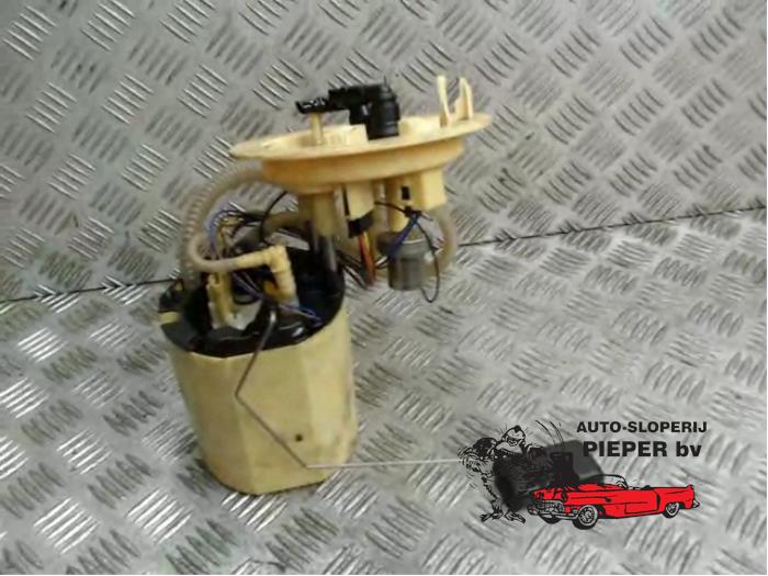 Gebruikte Tank element Pomp Audi A4 Quattro (B8) 3.0 TDI V6 24V Prijs € 78,75 Margeregeling aangeboden door Autosloperij Pieper BV