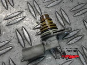 Gebruikte Sensor Nokkenas Volkswagen Golf V (1K1) 1.6 FSI 16V Prijs € 21,00 Margeregeling aangeboden door Autosloperij Pieper BV