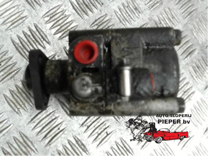 Gebruikte Servopomp BMW 3 serie (E46/4) 318i Prijs € 52,50 Margeregeling aangeboden door Autosloperij Pieper BV