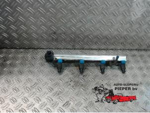 Gebruikte Injector brug Volvo V40 (VW) 2.0 16V Prijs op aanvraag aangeboden door Autosloperij Pieper BV