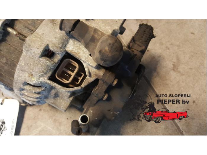 Dynamo van een Kia Carnival 2 (FIB/FLD) 2.9 HPDi 16V 2002