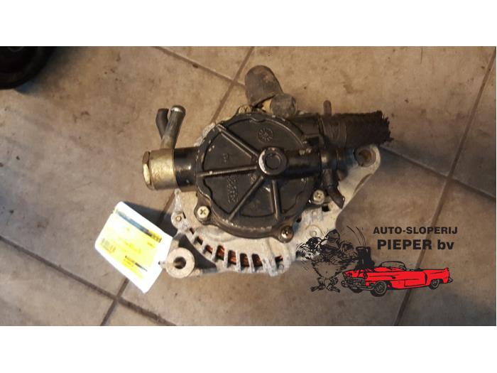 Dynamo van een Kia Carnival 2 (FIB/FLD) 2.9 HPDi 16V 2002