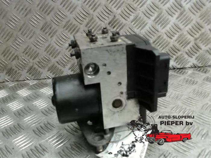 Gebruikte ABS Pomp Mercedes E (W210) 2.2 E-220D 16V Prijs € 52,50 Margeregeling aangeboden door Autosloperij Pieper BV