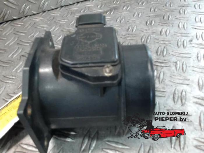 Gebruikte Luchtmassameter Nissan Primera (P11) 2.0 SRi 16V Prijs € 47,25 Margeregeling aangeboden door Autosloperij Pieper BV