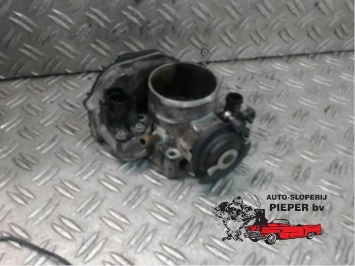 Gebruikte Gasklephuis Audi A4 Avant (B5) 1.8 20V Prijs € 57,75 Margeregeling aangeboden door Autosloperij Pieper BV