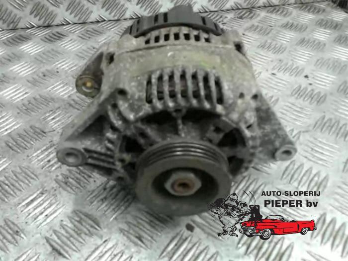 Gebruikte Dynamo Renault Megane Classic (LA) 1.4i RL,RN Prijs € 42,00 Margeregeling aangeboden door Autosloperij Pieper BV