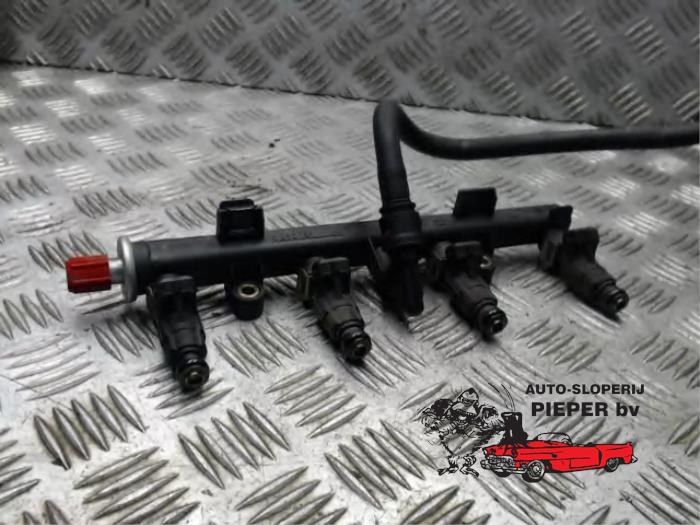 Gebruikte Verstuiver brug Fiat Stilo (192A/B) 1.2 16V 3-Drs. Prijs € 52,50 Margeregeling aangeboden door Autosloperij Pieper BV