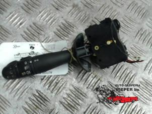 Gebruikte Richtingaanwijzer Schakelaar Nissan Kubistar (F10) 1.5 dCi 65 Prijs € 21,00 Margeregeling aangeboden door Autosloperij Pieper BV