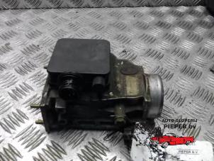 Gebruikte Luchtmassameter BMW 3 serie (E36/4) 318i Prijs € 42,00 Margeregeling aangeboden door Autosloperij Pieper BV