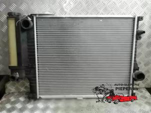 Gebruikte Radiateur BMW 5 serie Touring (E39) 523i 24V Prijs € 36,75 Margeregeling aangeboden door Autosloperij Pieper BV