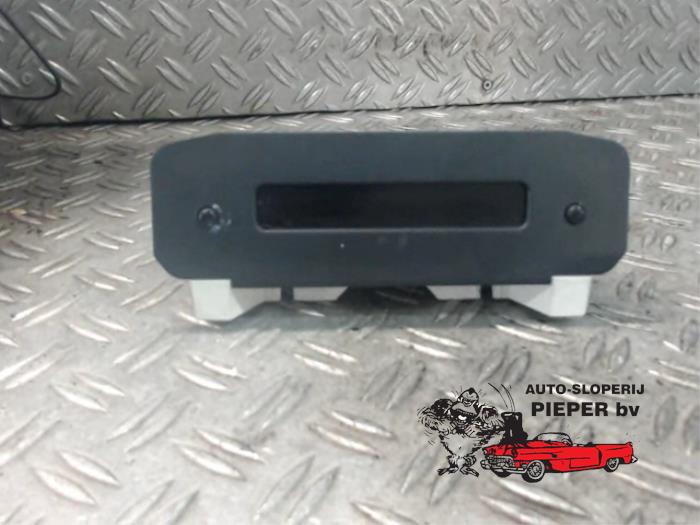 Gebruikte Display Interieur Peugeot 206 (2A/C/H/J/S) 1.4 HDi Prijs € 26,25 Margeregeling aangeboden door Autosloperij Pieper BV