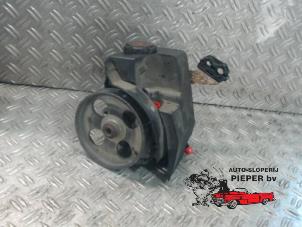 Gebruikte Pomp Servo Peugeot 206 (2A/C/H/J/S) 1.4 HDi Prijs op aanvraag aangeboden door Autosloperij Pieper BV