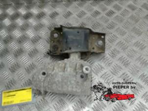 Gebruikte Motorsteun Renault Megane II CC (EM) 1.6 16V Prijs € 36,75 Margeregeling aangeboden door Autosloperij Pieper BV