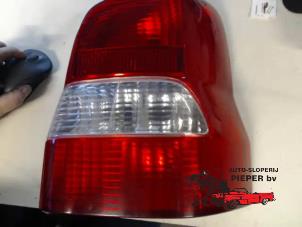 Gebruikte Achterlicht rechts Mazda Demio (DW) 1.5 16V Prijs € 63,00 Margeregeling aangeboden door Autosloperij Pieper BV