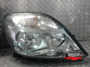 Gebruikte Koplamp rechts Renault Scénic I (JA) 1.6 16V Prijs € 36,75 Margeregeling aangeboden door Autosloperij Pieper BV