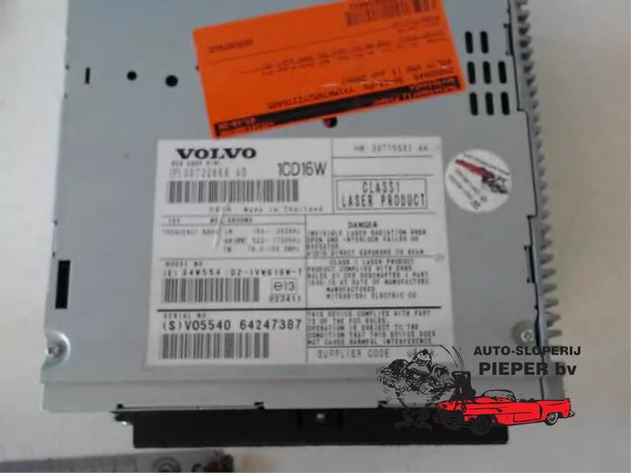 Gebruikte CD Speler Volvo V50 (MW) 1.6 D 16V Prijs € 42,00 Margeregeling aangeboden door Autosloperij Pieper BV