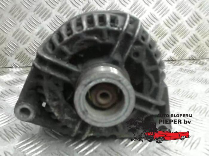 Gebruikte Dynamo Opel Omega B (25/26/27) 2.2 DTI 16V Prijs € 36,75 Margeregeling aangeboden door Autosloperij Pieper BV