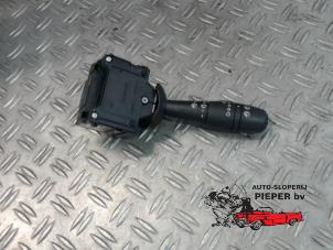 Gebruikte Schakelaar Ruitenwisser Renault Clio IV Estate/Grandtour (7R) 1.5 Energy dCi 90 FAP Prijs op aanvraag aangeboden door Autosloperij Pieper BV