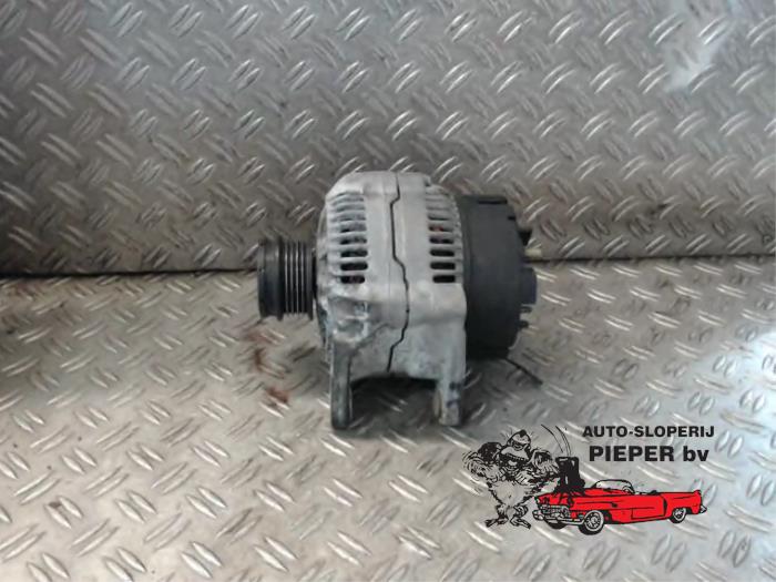 Gebruikte Dynamo Volkswagen Passat (3B2) 1.9 TDi 110 Prijs € 47,25 Margeregeling aangeboden door Autosloperij Pieper BV