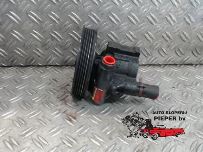 Gebruikte Pomp Servo Renault Kangoo (KC) 1.6 16V Prijs € 36,75 Margeregeling aangeboden door Autosloperij Pieper BV