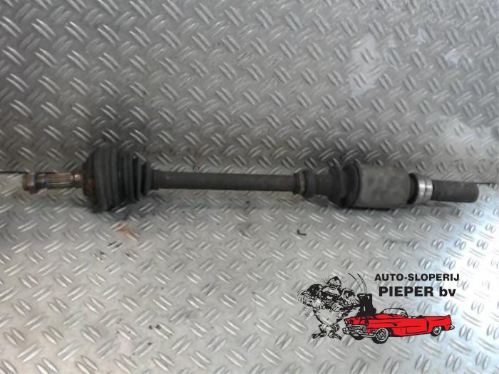 Gebruikte Steekas rechts-voor Peugeot 106 II 1.4 XN,XR,XS,XT Prijs € 36,75 Margeregeling aangeboden door Autosloperij Pieper BV