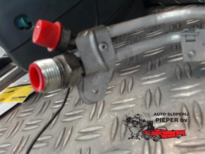 Airco Condensor van een Mercedes-Benz CLK (C208) 2.0 200 16V 1999