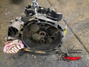 Gebruikte Versnellingsbak Ford Mondeo III 2.2 TDCi 16V Prijs € 210,00 Margeregeling aangeboden door Autosloperij Pieper BV