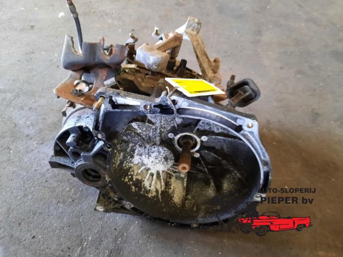 Gebruikte Versnellingsbak Mazda 3 Sport (BK) 1.6 CiTD 16V Prijs € 157,50 Margeregeling aangeboden door Autosloperij Pieper BV