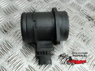 Gebruikte Luchtmassameter Alfa Romeo 147 (937) 1.9 JTDM Prijs € 36,75 Margeregeling aangeboden door Autosloperij Pieper BV