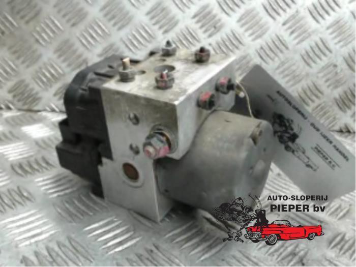 Gebruikte ABS Pomp Suzuki Swift (SF310/413) Prijs € 78,75 Margeregeling aangeboden door Autosloperij Pieper BV