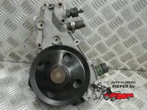 Gebruikte Waterpomp Renault Twingo (C06) 1.2 SPi Phase I Prijs € 42,00 Margeregeling aangeboden door Autosloperij Pieper BV