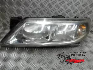 Gebruikte Koplamp links Renault Laguna II (BG) 1.8 16V Prijs € 52,50 Margeregeling aangeboden door Autosloperij Pieper BV