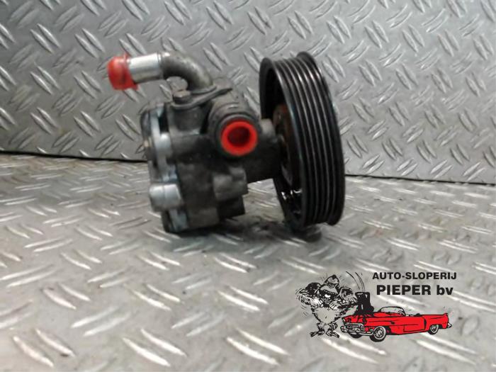 Gebruikte Pomp Servo Volkswagen New Beetle (9C1/9G1) 1.6 Prijs € 52,50 Margeregeling aangeboden door Autosloperij Pieper BV