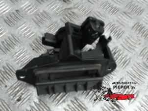 Gebruikte Handgreep Achterklep Toyota Celica (ZZT230/231) 1.8i 16V Prijs € 26,25 Margeregeling aangeboden door Autosloperij Pieper BV