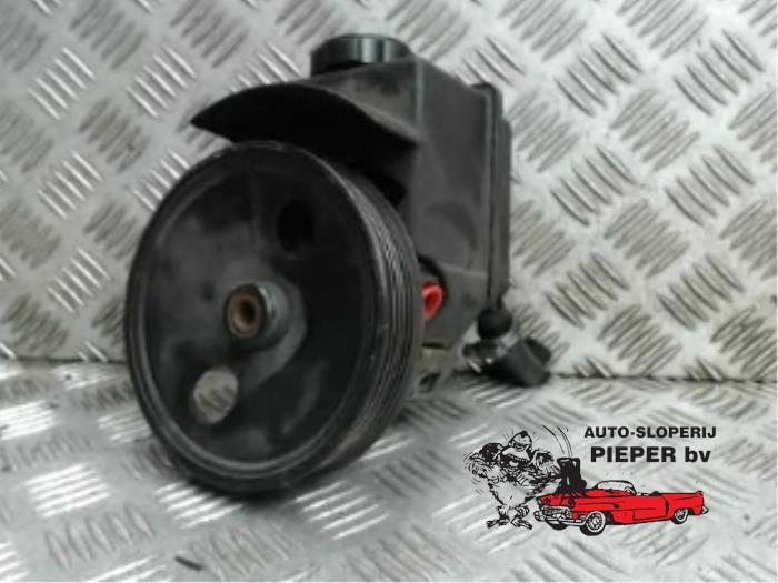 Gebruikte Servopomp Volvo V70 (GW/LW/LZ) 2.0 T-5 Turbo 20V Prijs € 52,50 Margeregeling aangeboden door Autosloperij Pieper BV