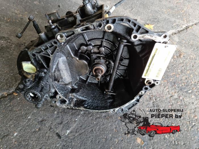 Gebruikte Versnellingsbak Peugeot Expert (222/224) 1.9D Prijs € 236,25 Margeregeling aangeboden door Autosloperij Pieper BV
