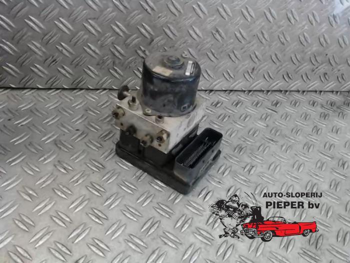 Gebruikte ABS Pomp Ford Fiesta 5 (JD/JH) 1.4 16V Prijs € 63,00 Margeregeling aangeboden door Autosloperij Pieper BV