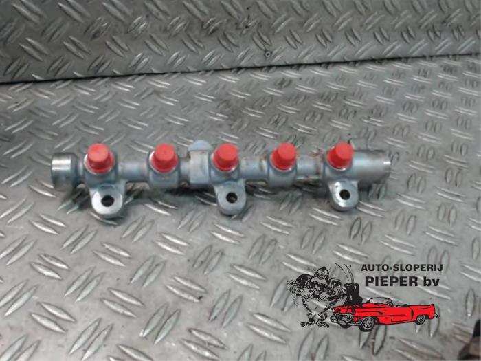 Gebruikte Verstuiver brug Opel Vivaro 2.0 CDTI Prijs € 42,00 Margeregeling aangeboden door Autosloperij Pieper BV