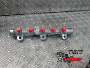 Gebruikte Injector brug Opel Vivaro 2.0 CDTI Prijs op aanvraag aangeboden door Autosloperij Pieper BV