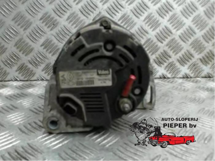 Dynamo van een Renault Twingo (C06) 1.2 16V 2006
