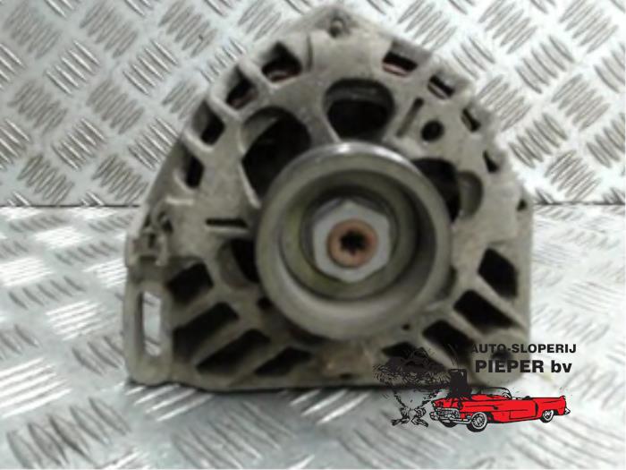 Dynamo van een Renault Twingo (C06) 1.2 16V 2006