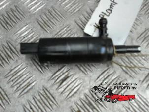 Gebruikte Koplampsproeier pomp BMW 3 serie (E90) 318i 16V Prijs € 31,50 Margeregeling aangeboden door Autosloperij Pieper BV