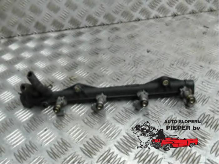 Gebruikte Injector brug Volkswagen Polo III (6N1) 1.6i 75 Prijs € 36,75 Margeregeling aangeboden door Autosloperij Pieper BV